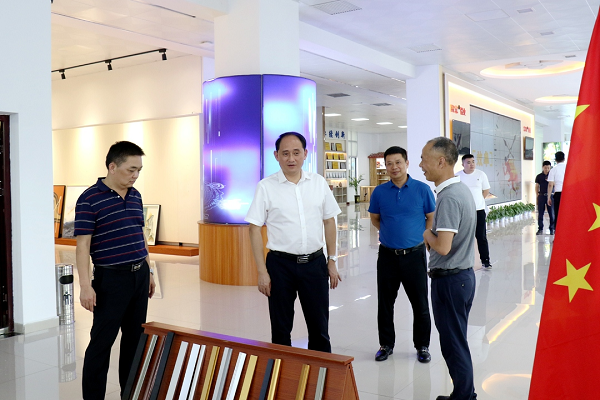 縣長馬吉云赴企業(yè)開展“送政策、解難題、優(yōu)服務(wù)”活動